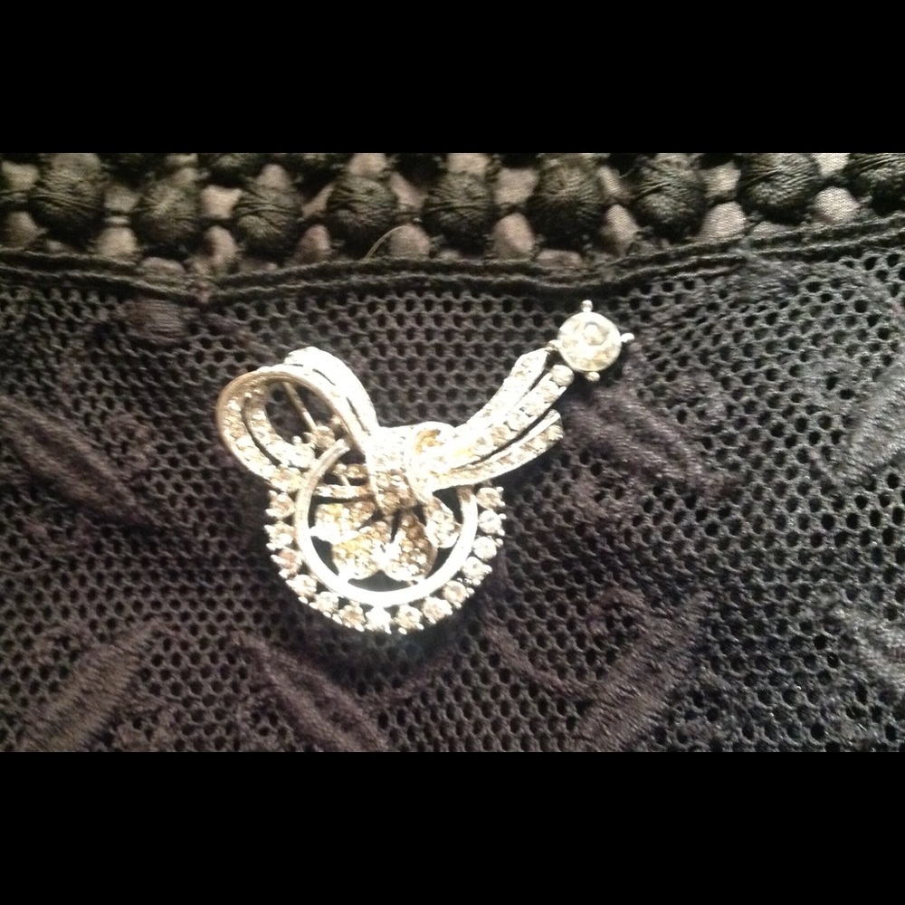 Silver Vintage style Rhinestone pin